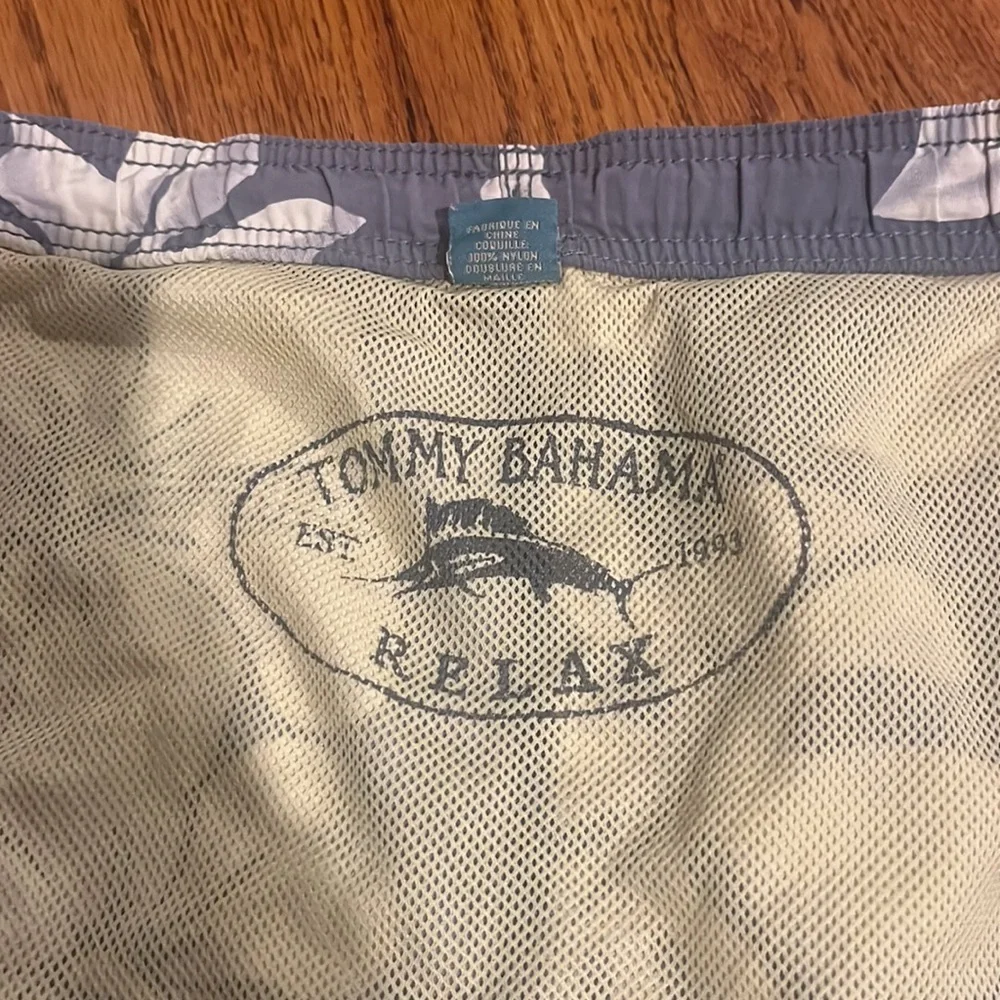 Tommy Bahama Men’s Grey Flower Swim Trunks Size XL